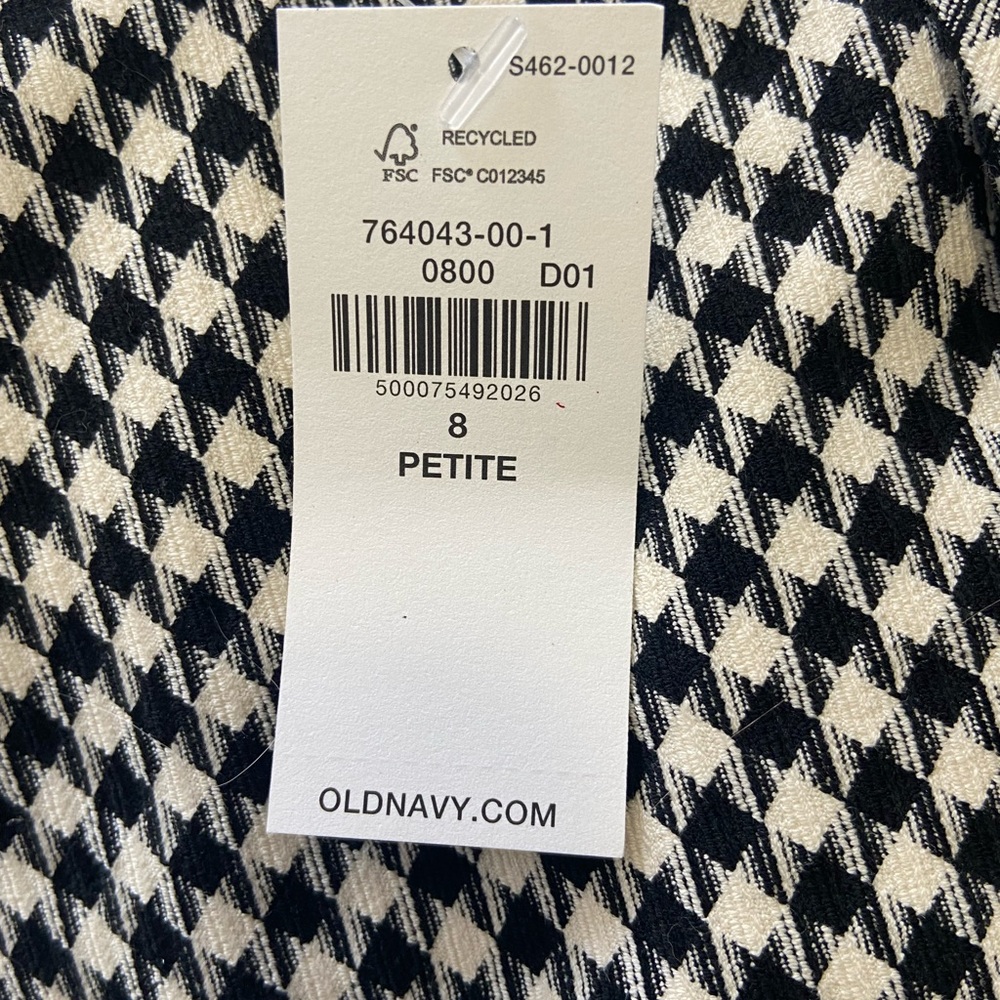 SOLD Old Navy Black & White Pixie Pant - Picture 4 of 9